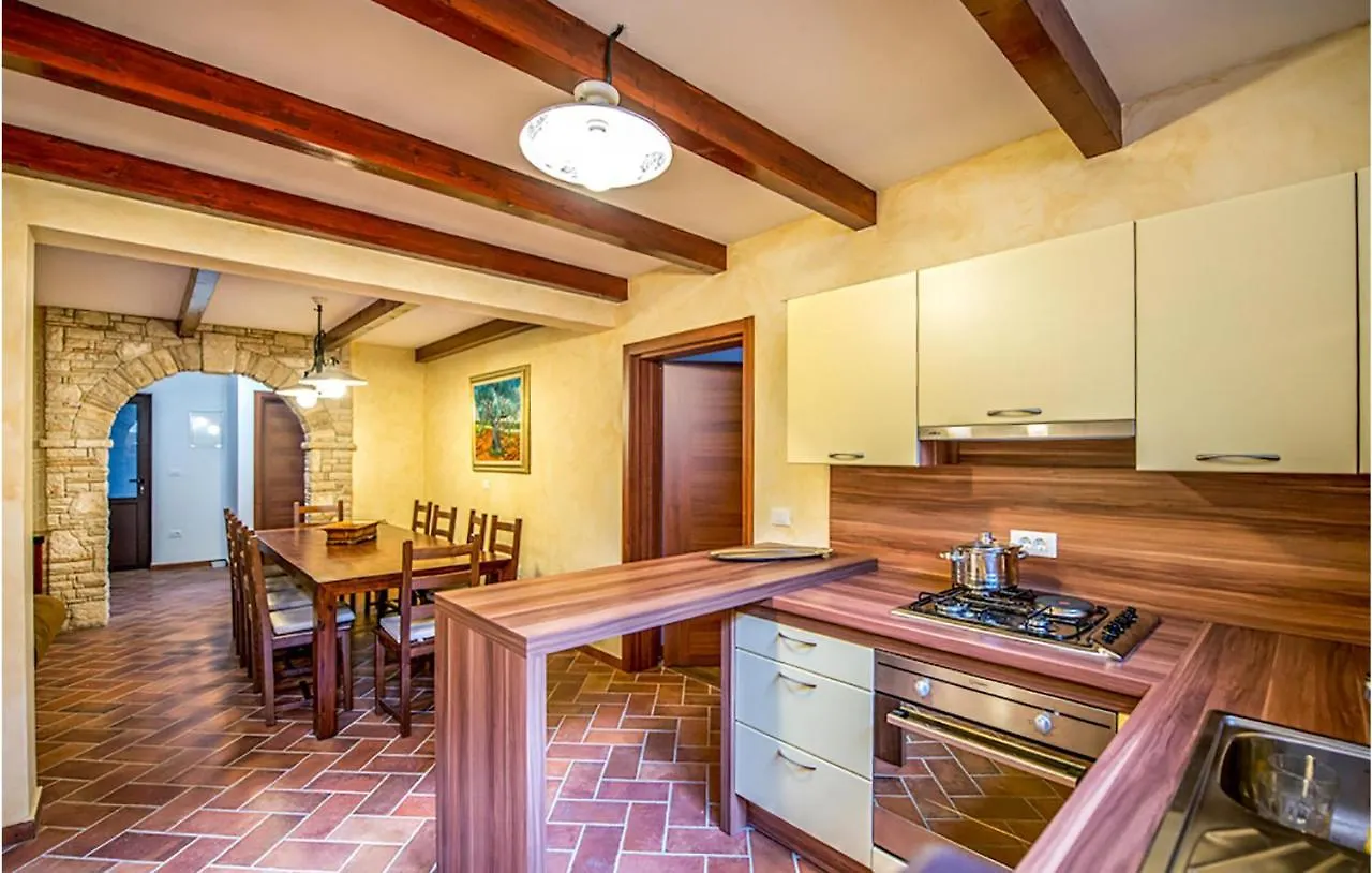 Gorgeous Home In Vodnjan With Kitchen