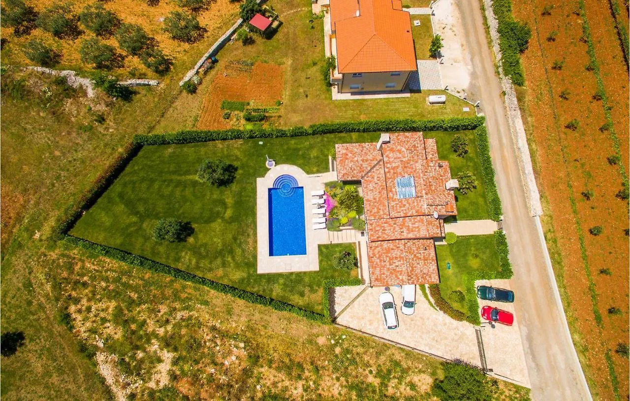 Gorgeous Home In Vodnjan With Kitchen
