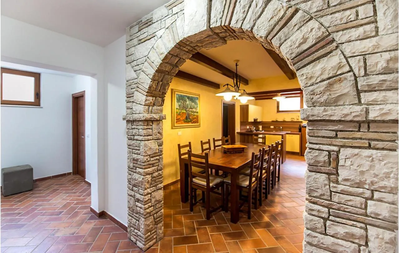 Gorgeous Home In Vodnjan With Kitchen